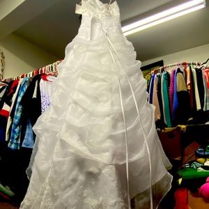 David’s bridal wedding dress